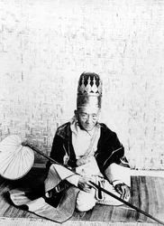 Thibaw burmai király államminisztere, 1885 körül (színes fotó)